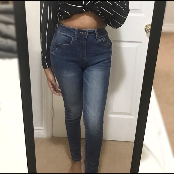 Vintage Style Light Washed Skinny Jeans - Picture 2 of 5